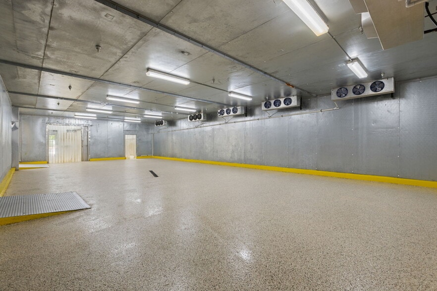 More Photos Of 349 Chestnut St, Passaic Warehouse For Lease