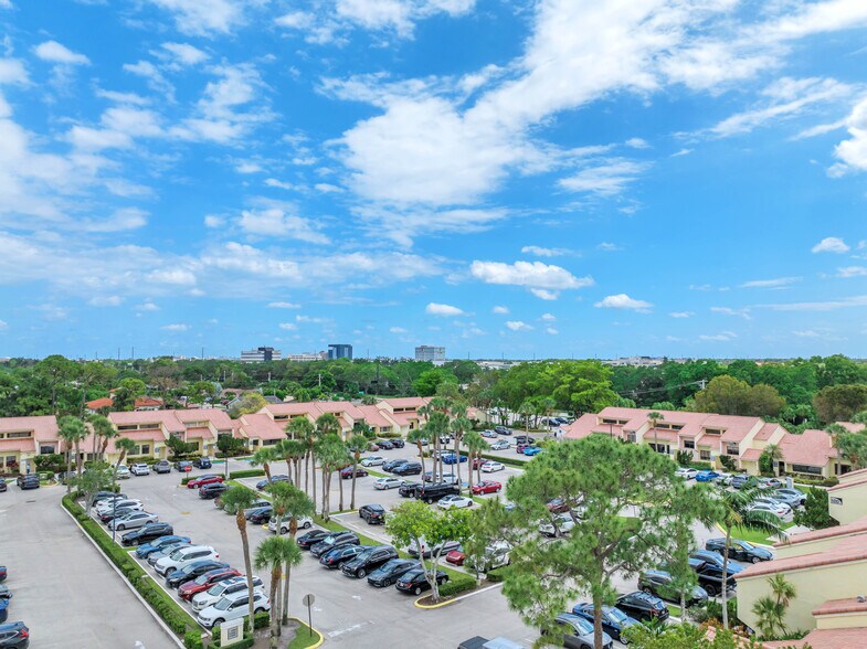 Primary Photo Of 2499 Glades Rd, Boca Raton Office For Lease