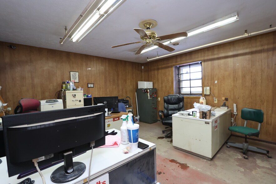 More Photos Of 202 W Livingston Ave, Crestline Warehouse For Sale