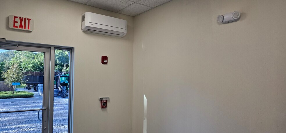 More Photos Of 6824 Belasco Ave, Orlando Manufacturing For Lease