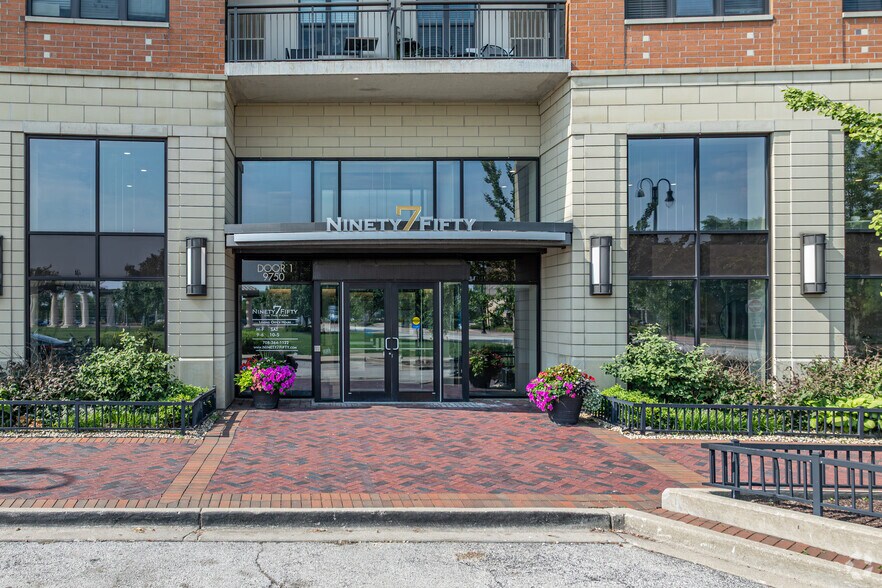 More Photos Of 9750 Crescent Park Cir, Orland Park Apartments For Lease