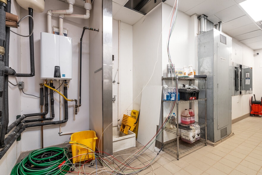 More Photos Of 500 Market St, Santa Fe Storefront Retail Office For Lease