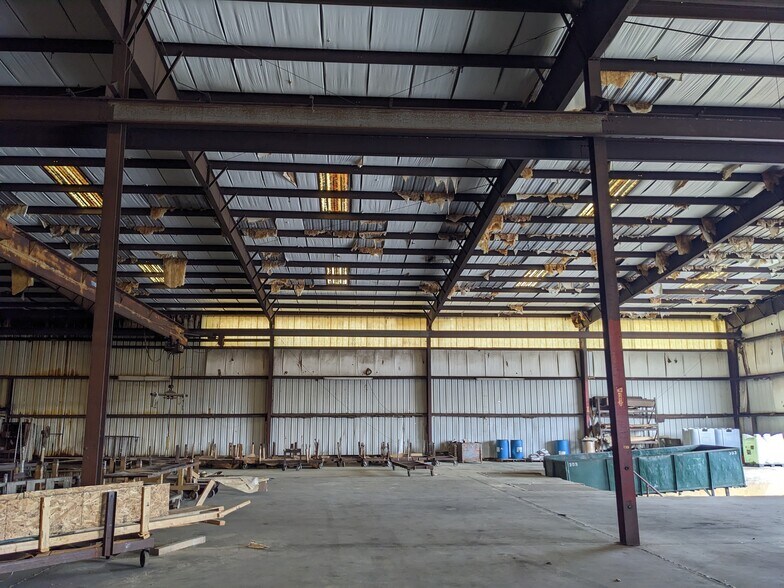 More Photos Of 314 N Maple St, Adel Manufacturing For Sale