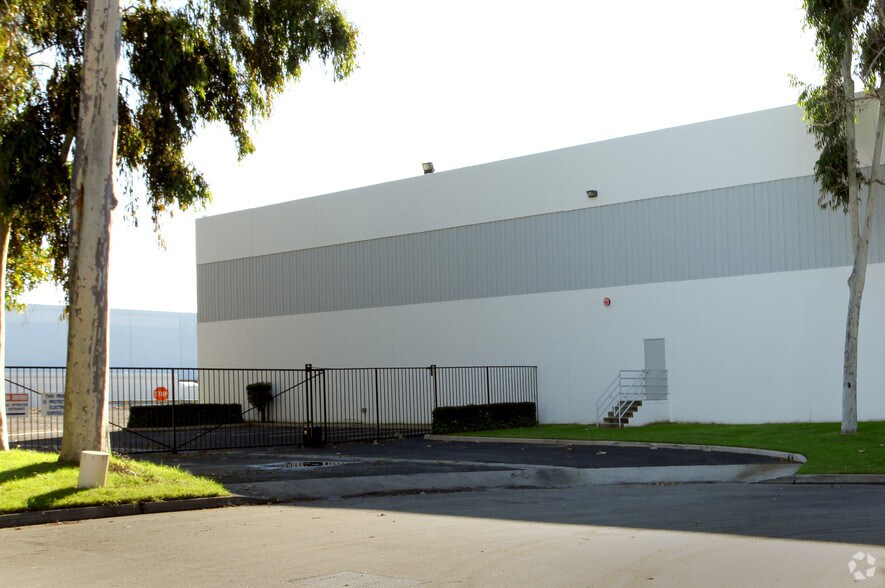 More Photos Of 13140 Midway Pl, Cerritos Warehouse For Lease