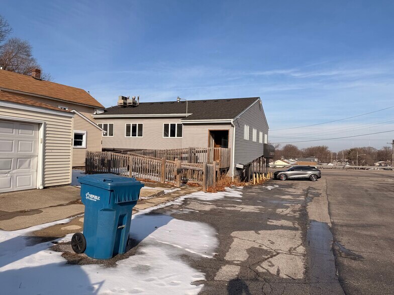 More Photos Of 315 E Ridge Rd, Griffith Storefront Retail Office For Lease