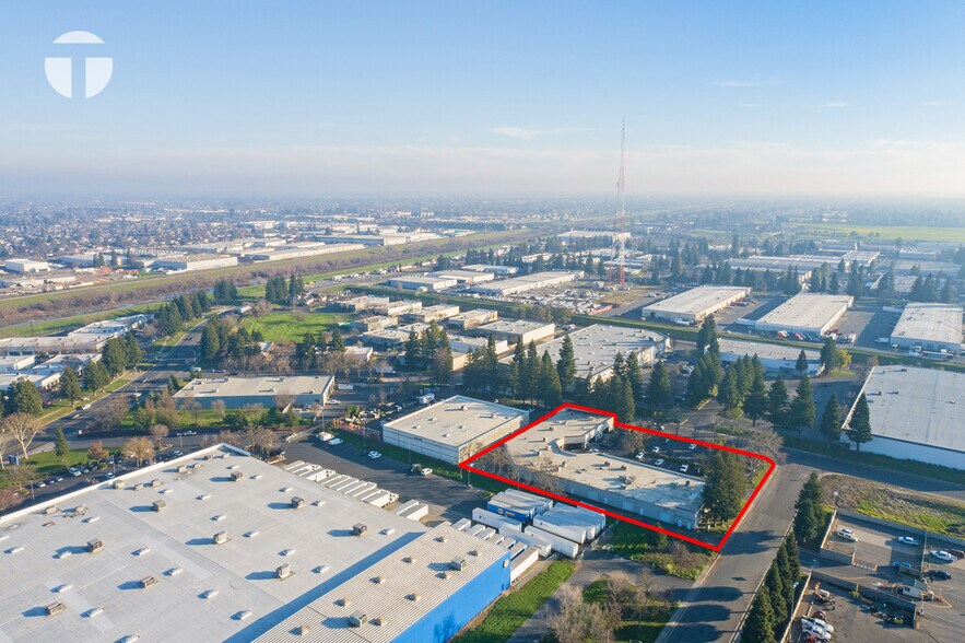 More Photos Of 819 Striker Ave, Sacramento Flex For Lease