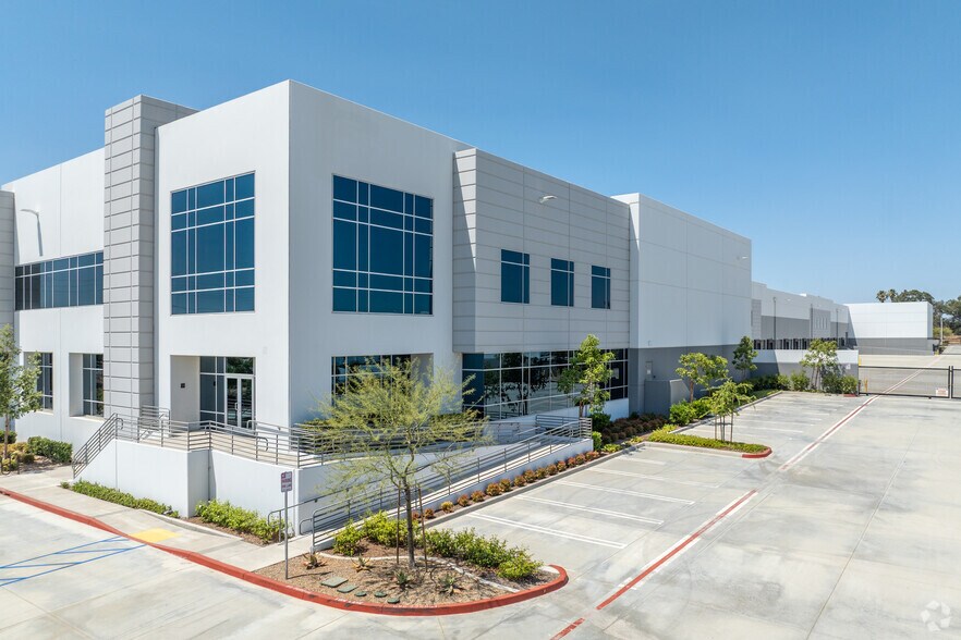 More Photos Of 19972 Patterson Ave, Perris Distribution For Lease