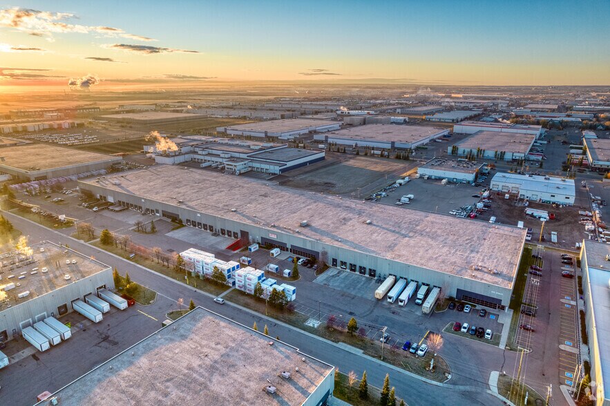 More Photos Of 5555 69th Ave SE, Calgary Warehouse For Lease