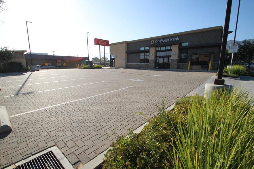 More Photos Of 600 W Route 66, Glendora General Retail For Lease