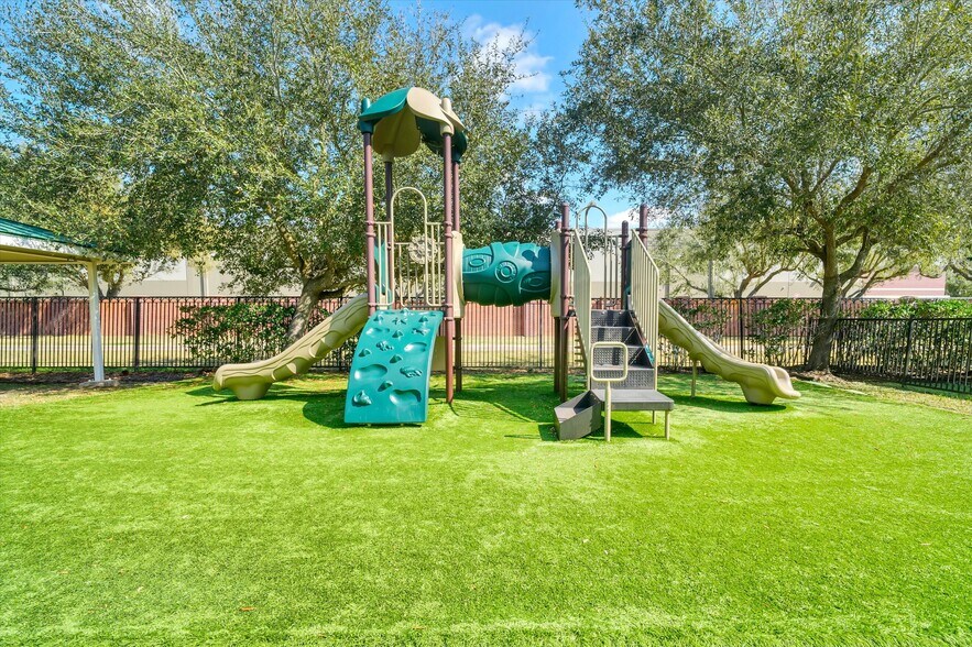 More Photos Of 20417 S University Blvd, Missouri City Schools For Lease