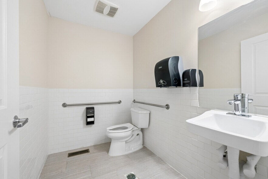 More Photos Of 4215 Kirchoff Rd, Rolling Meadows Office For Sale