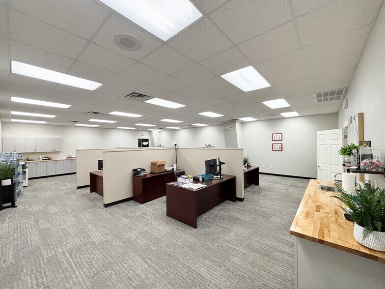 More Photos Of 4331 W CALHOUN St, Springfield Industrial For Lease