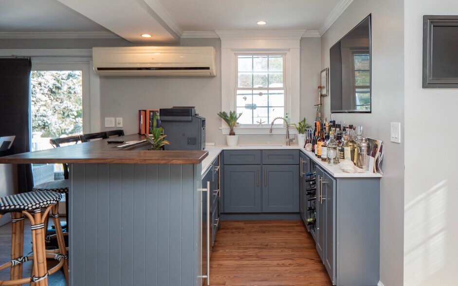 More Photos Of 999 Aquidneck Ave, Middletown Flex For Sale