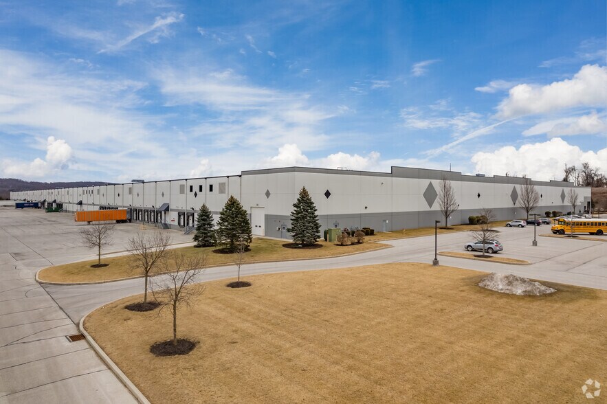 More Photos Of 600 Industrial Dr, Lewisberry Distribution For Lease