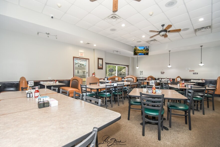 More Photos Of 800 Theodore, Crest Hill Convenience Store For Sale