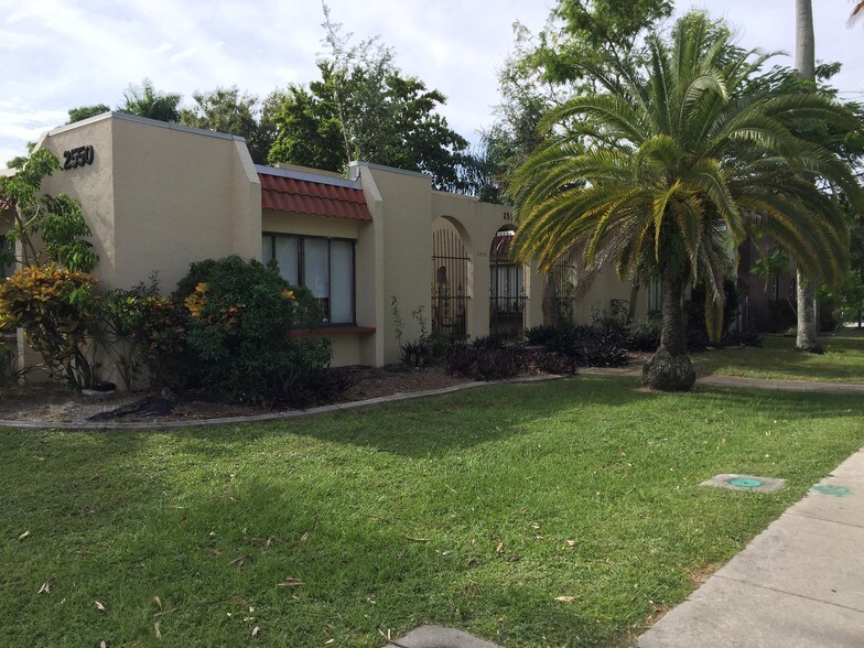 More Photos Of 2548-2550 First St, Fort Myers Loft Creative Space For Lease