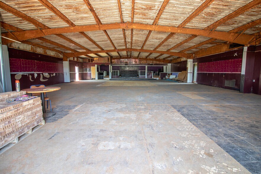 More Photos Of 901 E Johnson St, Waco Service For Sale