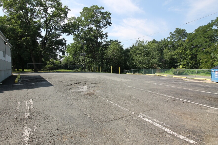 More Photos Of 429 Ryders Ln, East Brunswick General Retail For Sale