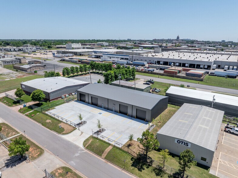 More Photos Of 116 NE 37th St, Oklahoma City Warehouse For Lease