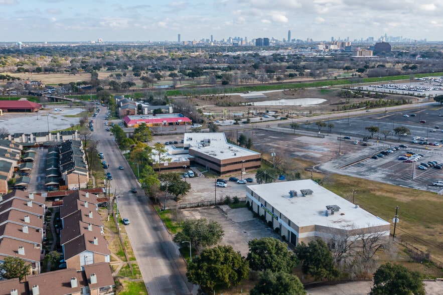 More Photos Of 9207 Country Creek Dr, Houston Office For Sale