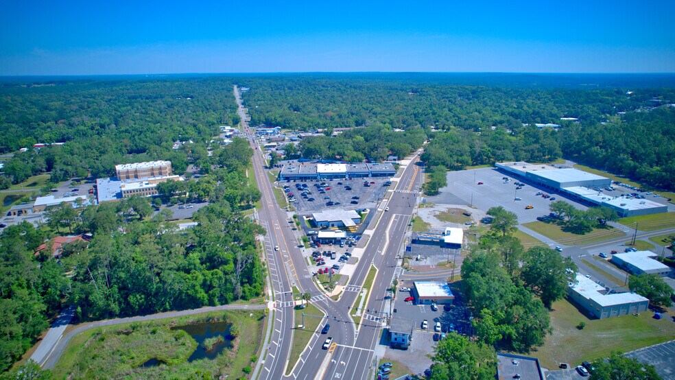 More Photos Of 650-698 S Broad St, Brooksville Unknown For Lease