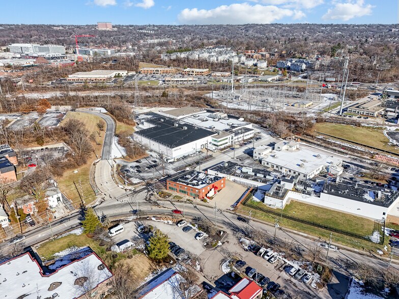 More Photos Of 3925-3927 Brotherton Rd, Cincinnati Office For Sale