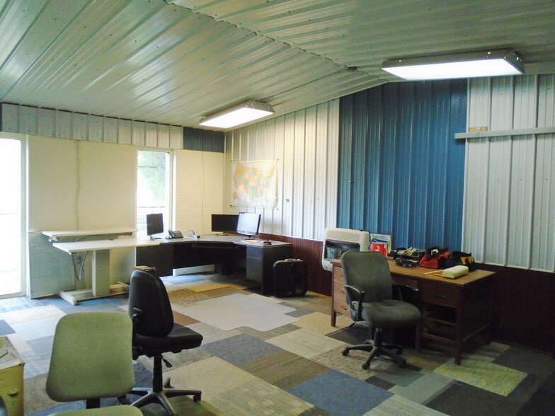 More Photos Of 501 Lakeshore Dr, Kuttawa Warehouse For Sale