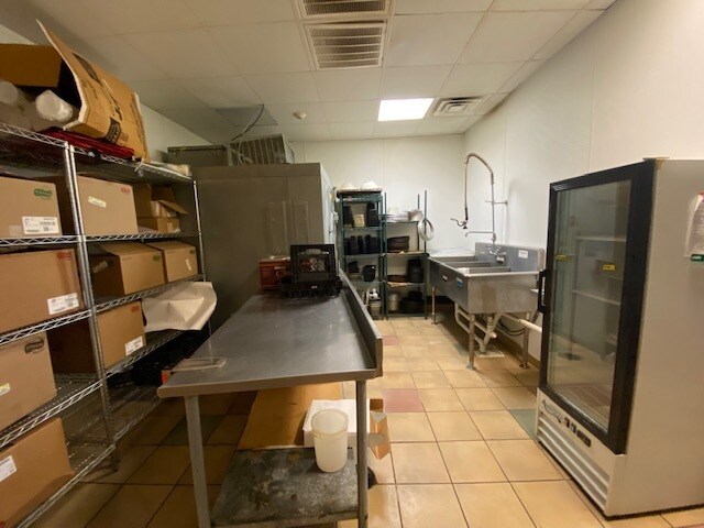 More Photos Of 6757 W Port Arthur Rd, Port Arthur Freestanding For Lease