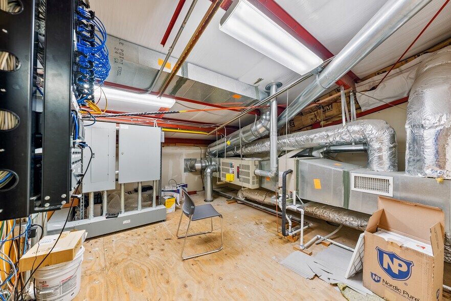 More Photos Of 3976 Crater Lake Ave, Medford Auto Dealership For Lease