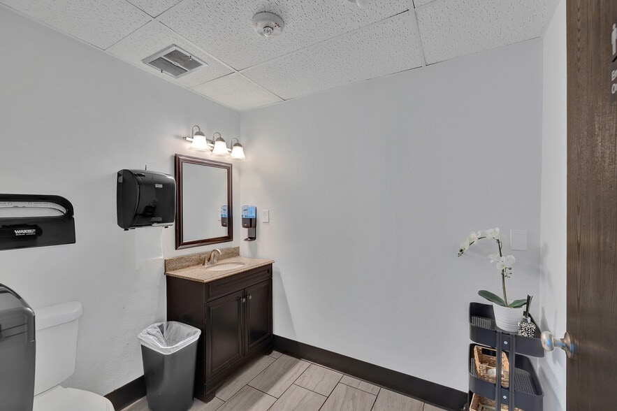 More Photos Of 5701 W Charleston Blvd, Las Vegas Medical For Sale