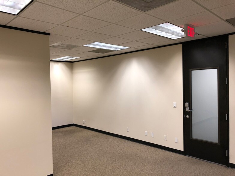 More Photos Of 11940 Jollyville Rd, Austin Office Residential For Lease