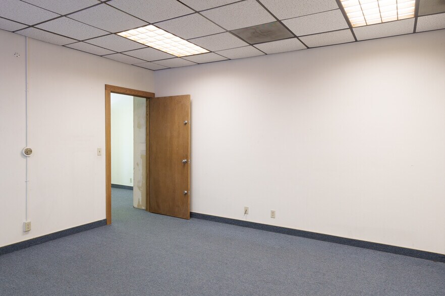 More Photos Of 83373-83407 State Highway 111, Indio Auto Dealership For Lease