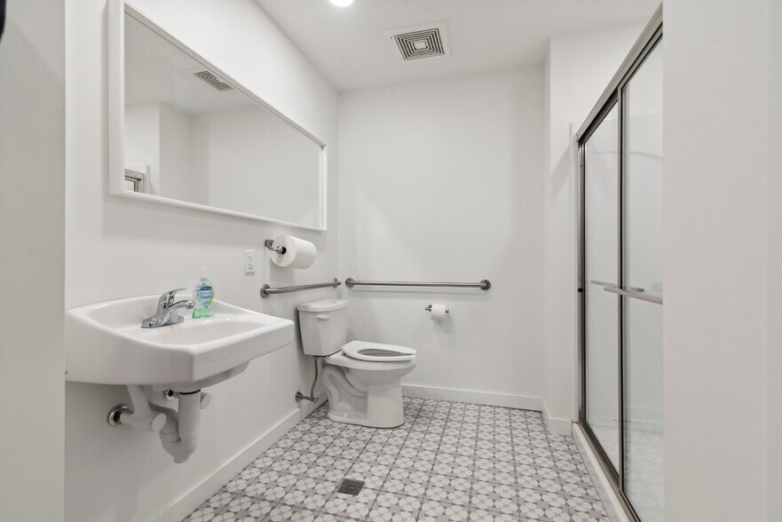 More Photos Of 4230 Main St, Philadelphia Restaurant For Sale