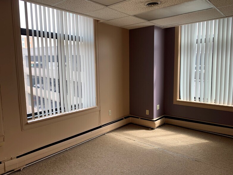 More Photos Of 505-511 5th St, Sioux City Office For Sale