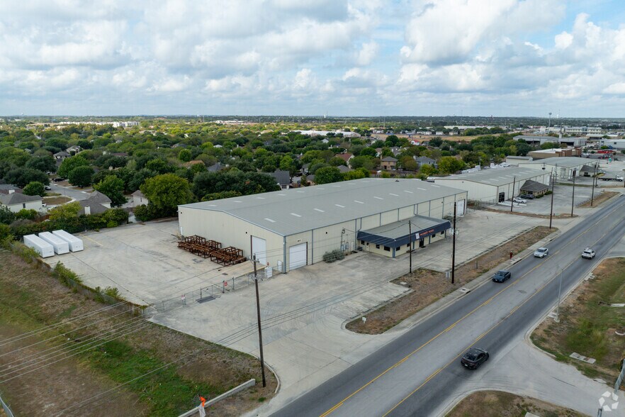 More Photos Of 1300 Goforth Rd, Kyle Warehouse For Lease