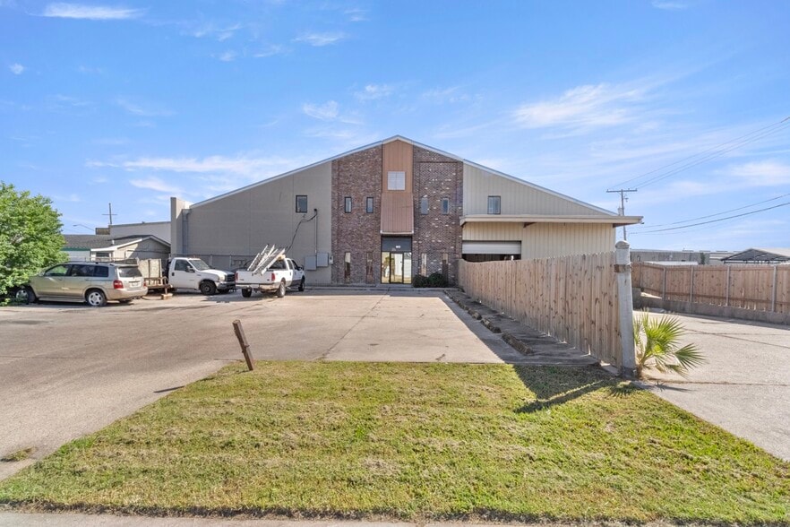 More Photos Of 1301 Veterans Blvd, Kenner Warehouse For Sale