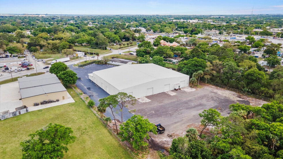 More Photos Of 309 Angle Rd, Fort Pierce Manufacturing For Sale