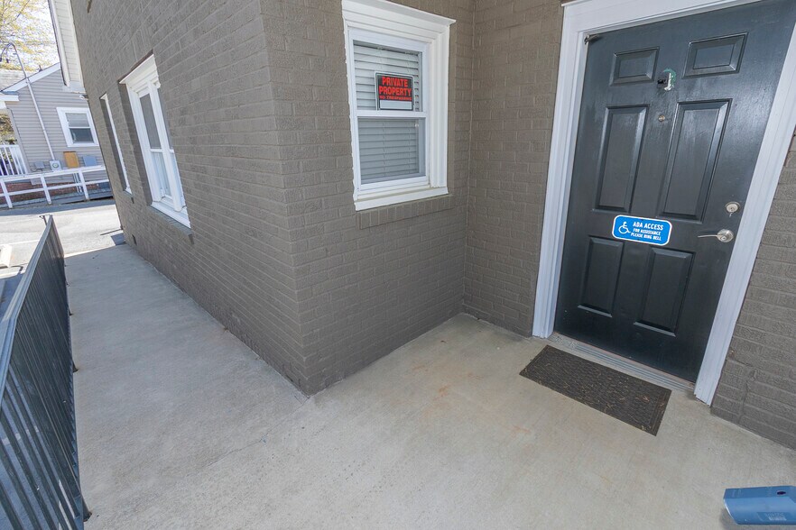 More Photos Of 2006 N Main St, Anderson Office For Sale