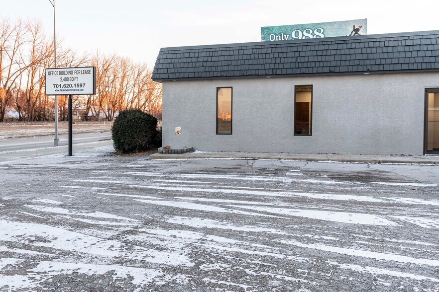 More Photos Of 1119 N 42nd St, Grand Forks Office For Lease