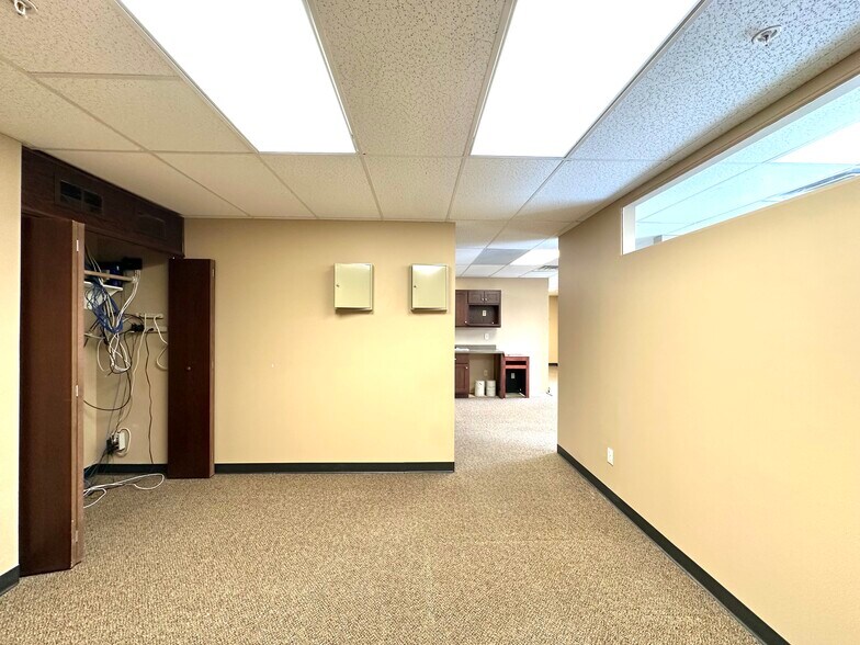More Photos Of 425 Joliet St, Dyer Office For Sale