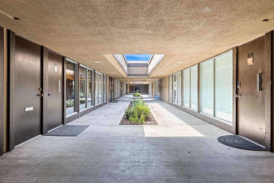 More Photos Of 1629 Pollasky Ave, Clovis Office For Sale