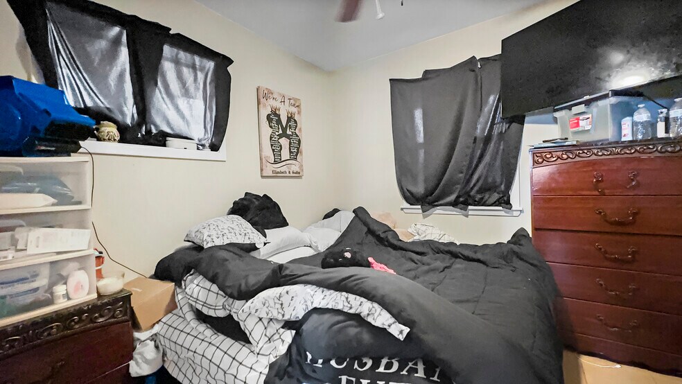 More Photos Of 300 S Cedar St, Crockett Apartments For Sale