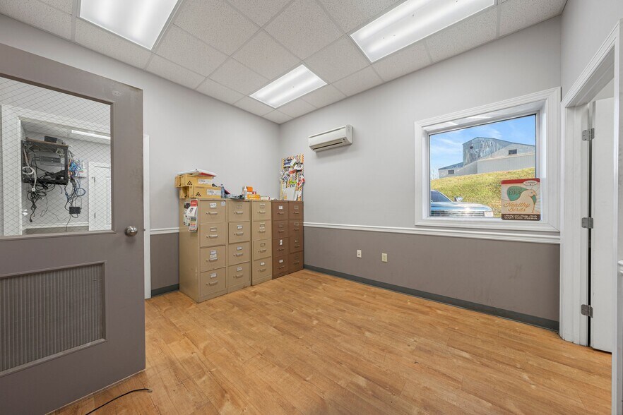 More Photos Of 300 Samson St, Glasgow Light Manufacturing For Sale