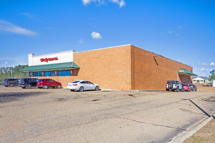 More Photos Of 1628 Simpson Highway 49, Magee Drugstore For Sale