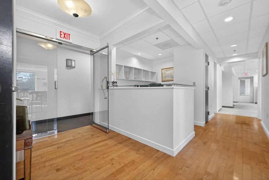 More Photos Of 450 Lexington St, Auburndale Office For Sale