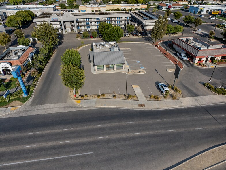 More Photos Of 6740 N Blackstone Ave, Fresno Freestanding For Sale