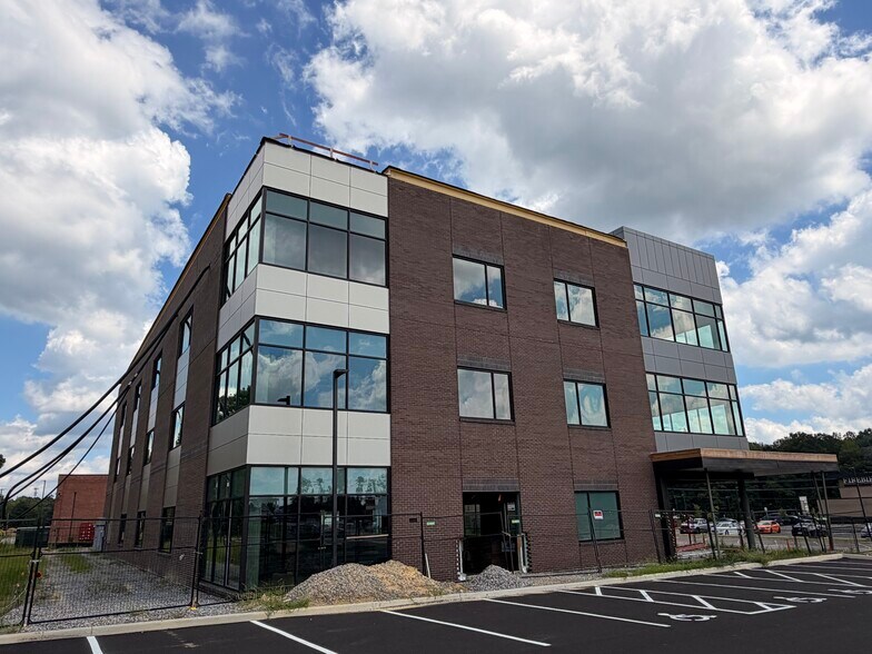 More Photos Of 15545 Cosby Rd, Chesterfield Medical For Lease