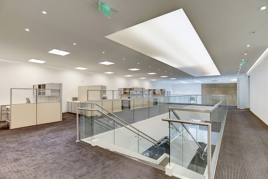 More Photos Of 3367 N Sam Houston Pky W, Houston Warehouse For Lease