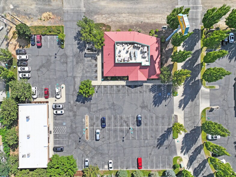 More Photos Of 1401 Lakeside Ct, Yakima Restaurant For Lease