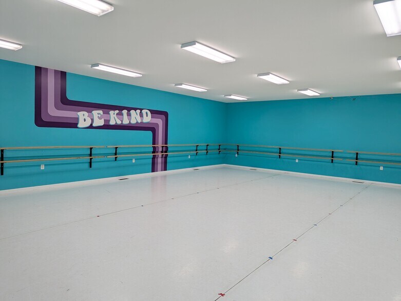 More Photos Of 1110 School st, Hillsboro Flex For Sale